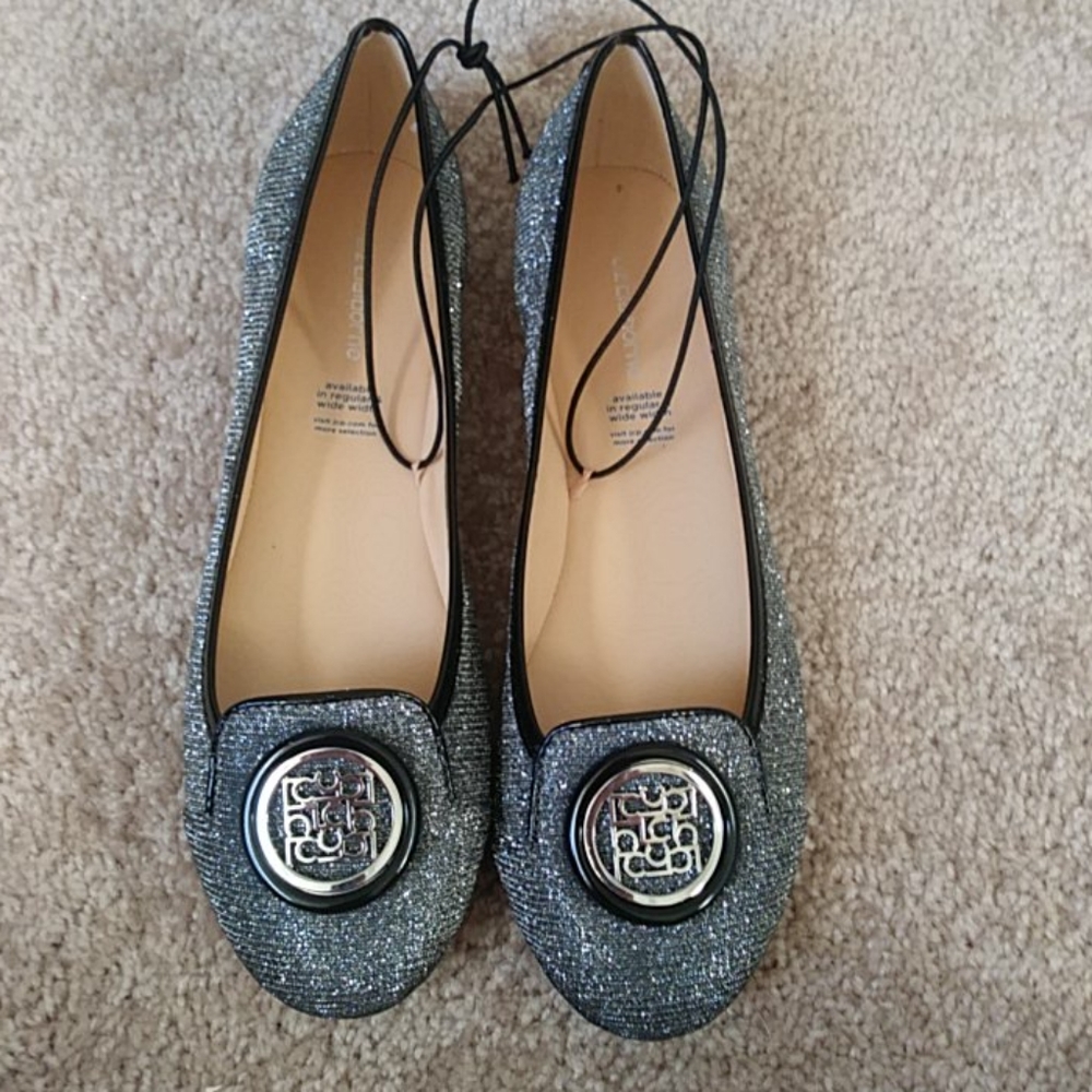 Shoe - Picture 2 of 8